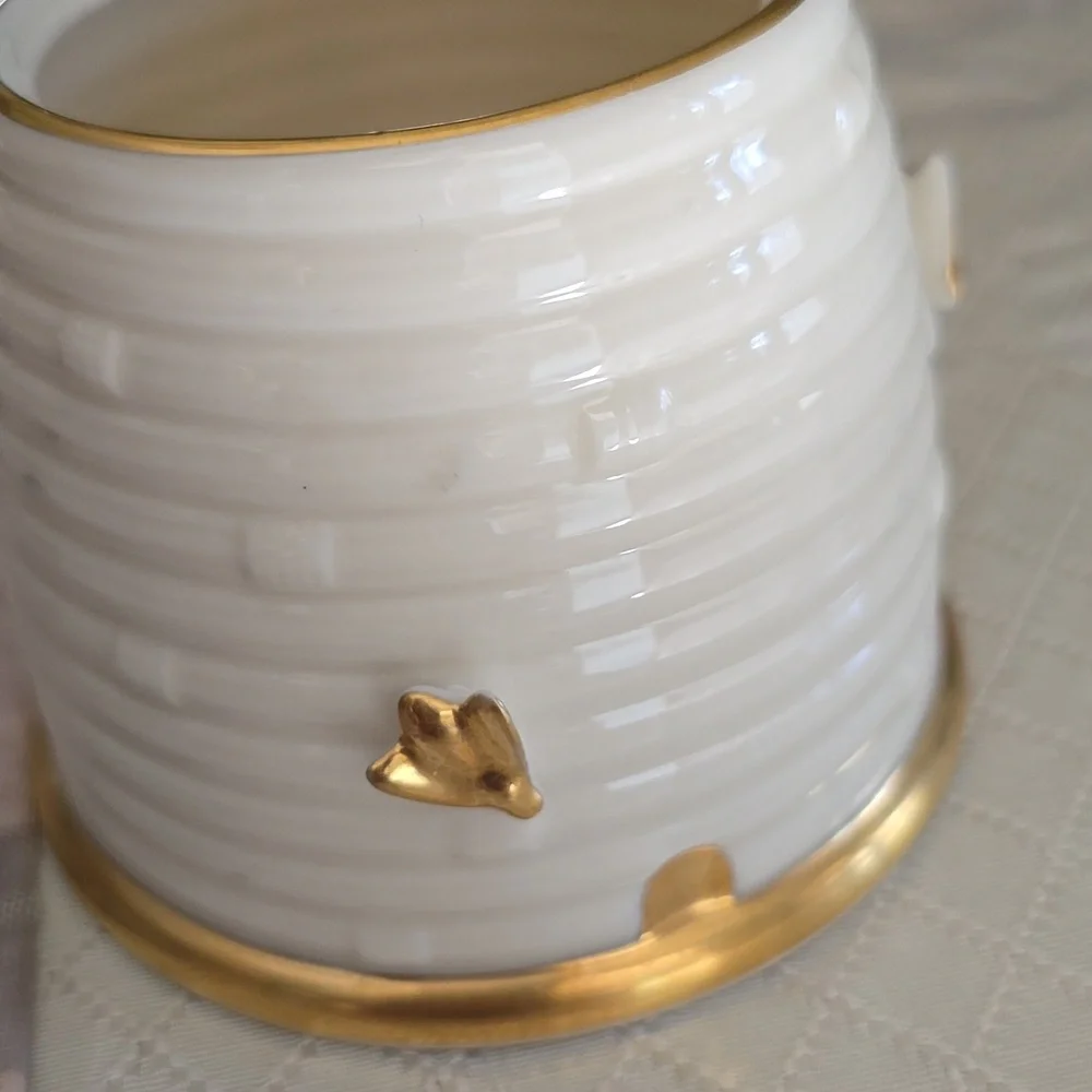 Vintage LENOX Cream Beehive Honey Pot Sugar Jar with BEES‎ 24K Gold Rare No Lid - Picture 2 of 5